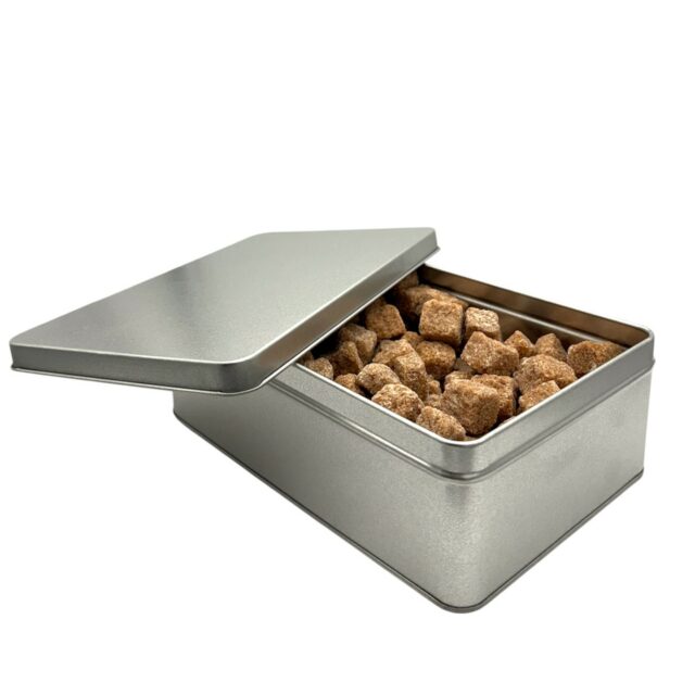 ✨ NOUVEAUTÉS — Boîtes métal élégantes & réutilisables ✨📦 Découvrez notre nouvelle sélection de boîtes métalliques vides, parfaites pour :🍪 Ranger vos biscuits maison☕ Conserver votre thé ou café préféré🍬 Stocker bonbons & gourmandises🎁 Créer des coffrets cadeaux uniques✅ Design sobre & chic✅ Solides et réutilisables✅ Idéales pour la personnalisation (avec sticker)💡 Astuce : personnalisez-les pour vos événements, votre marque ou vos cadeaux d’entreprise !👉 Disponibles dès aujourd’hui sur aucomptoirdesboites.com.#Packaging #BoiteMetal #CadeauPersonnalisé #ToutEmballer #StockageÉlégant #Nouveauté